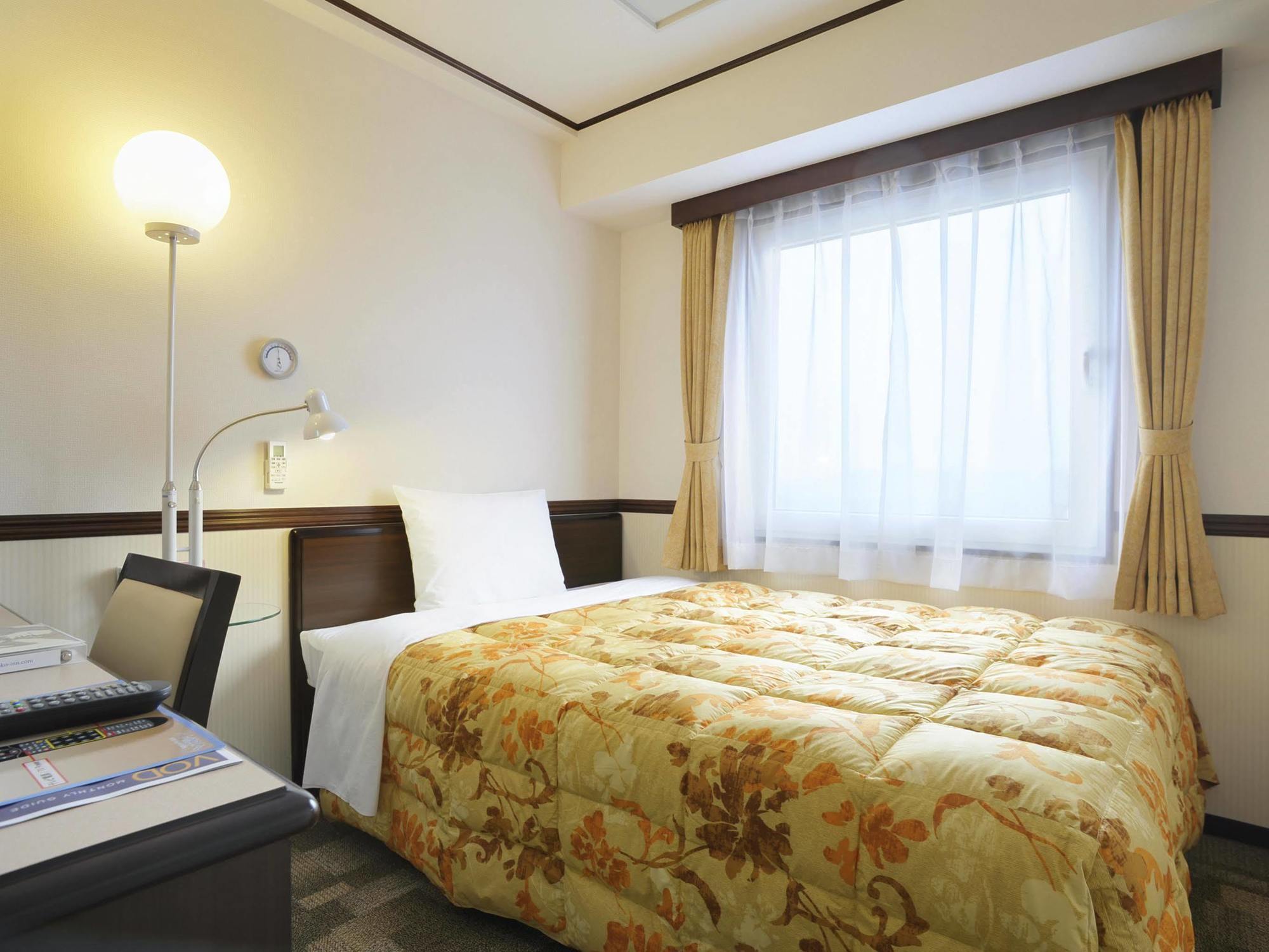Toyoko Inn Osaka Namba Nippombashi Exterior photo